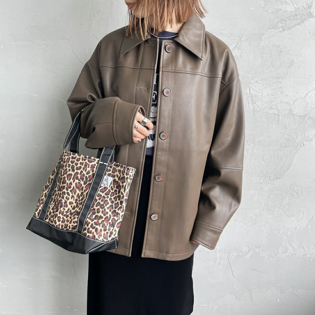 Jeans Factory Clothes [ジーンズファクトリークローズ] スリーブデザイン フェイクレザージャケット [25478-HN] BROWN &&モデル身長：158cm 着用サイズ：F&&