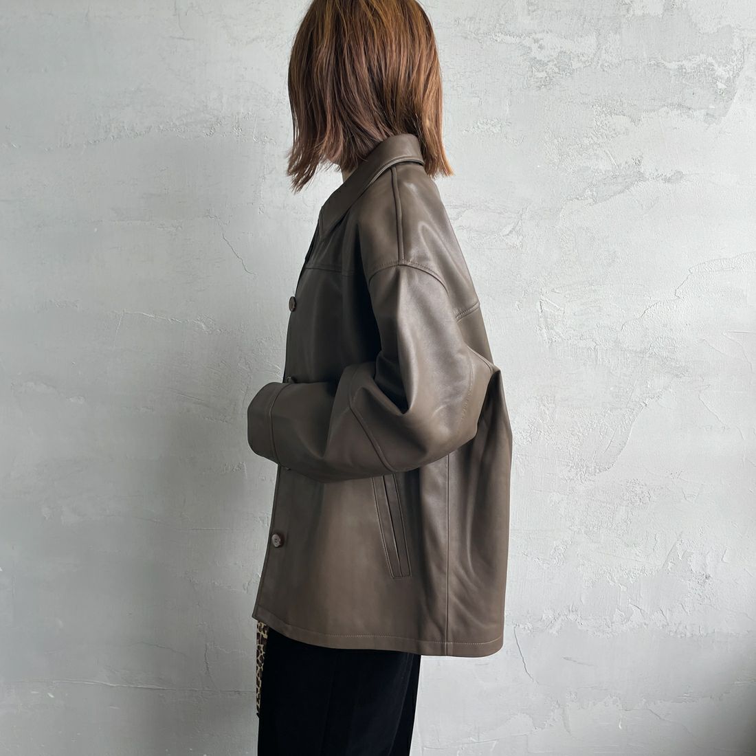 Jeans Factory Clothes [ジーンズファクトリークローズ] スリーブデザイン フェイクレザージャケット [25478-HN] BROWN &&モデル身長：158cm 着用サイズ：F&&