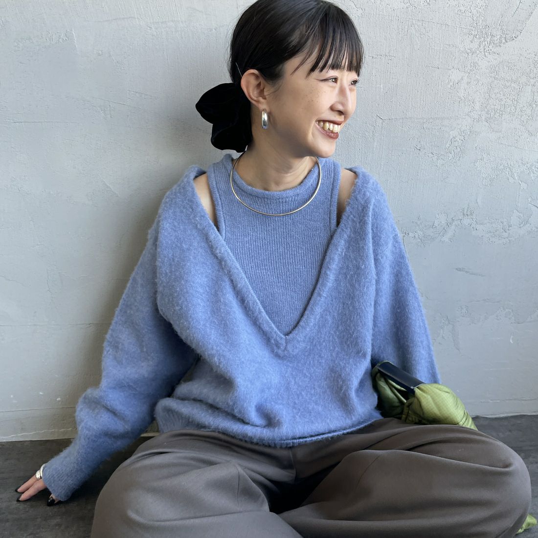 nenom [ネノム] レイヤードデザイン Vネックニット [NE25131039] 26 MOCHA &&モデル身長：150cm 着用サイズ：F&&