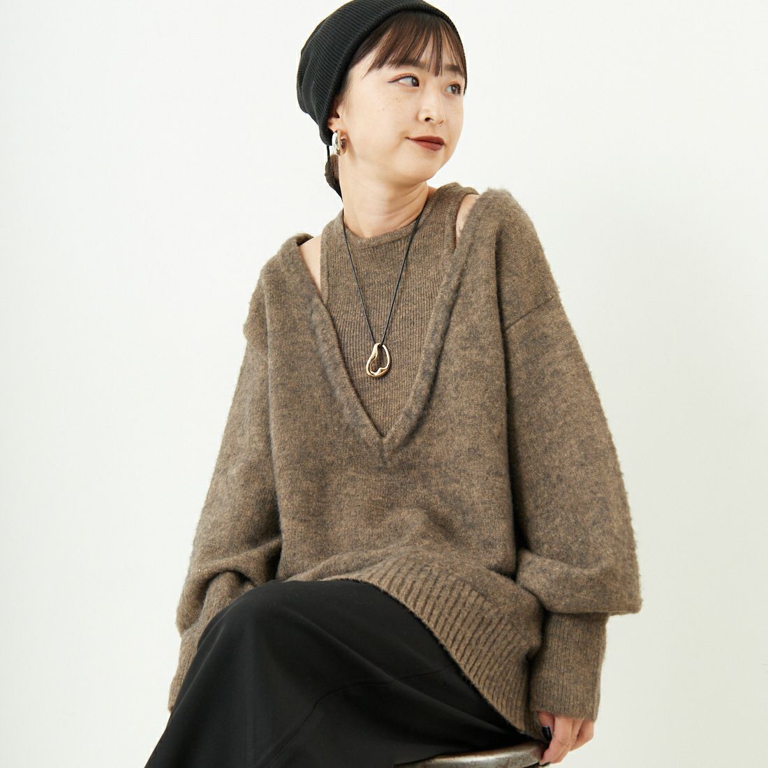 nenom [ネノム] レイヤードデザイン Vネックニット [NE25131039] 26 MOCHA &&モデル身長：150cm 着用サイズ：F&&