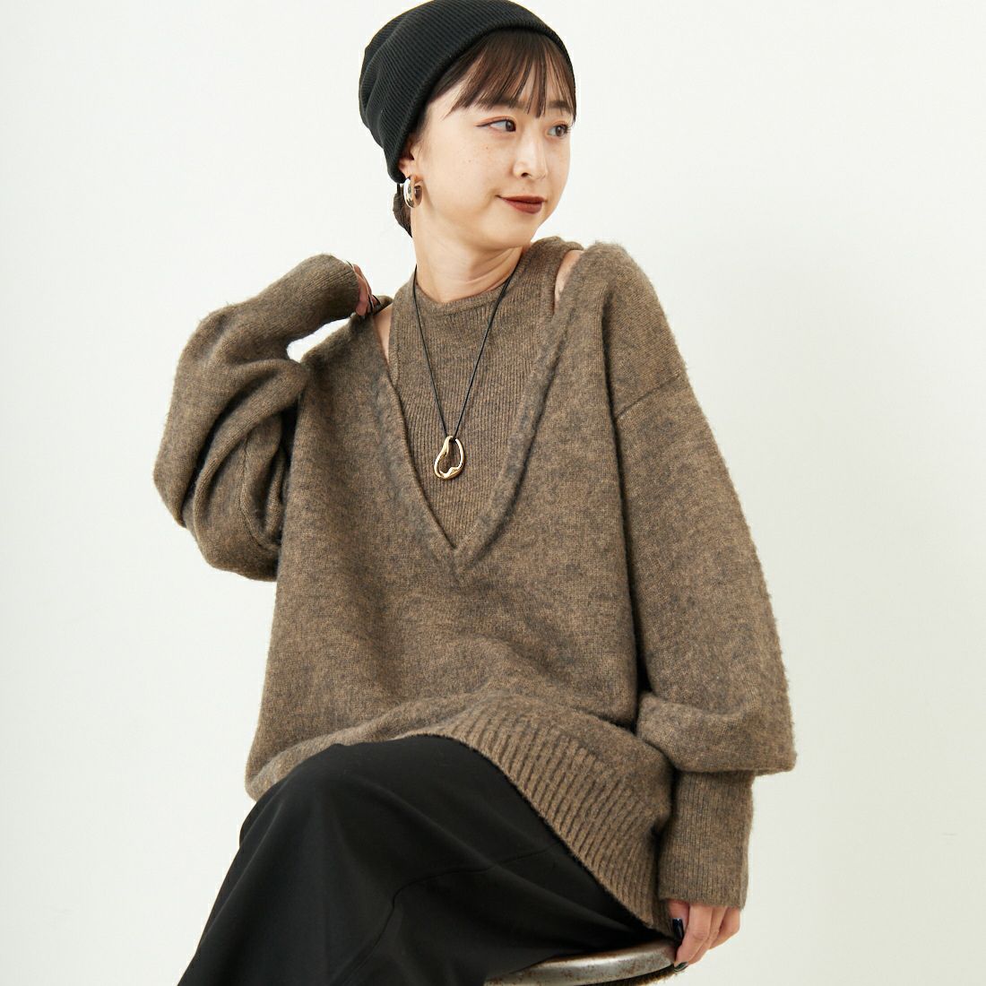 nenom [ネノム] レイヤードデザイン Vネックニット [NE25131039] 26 MOCHA &&モデル身長：150cm 着用サイズ：F&&