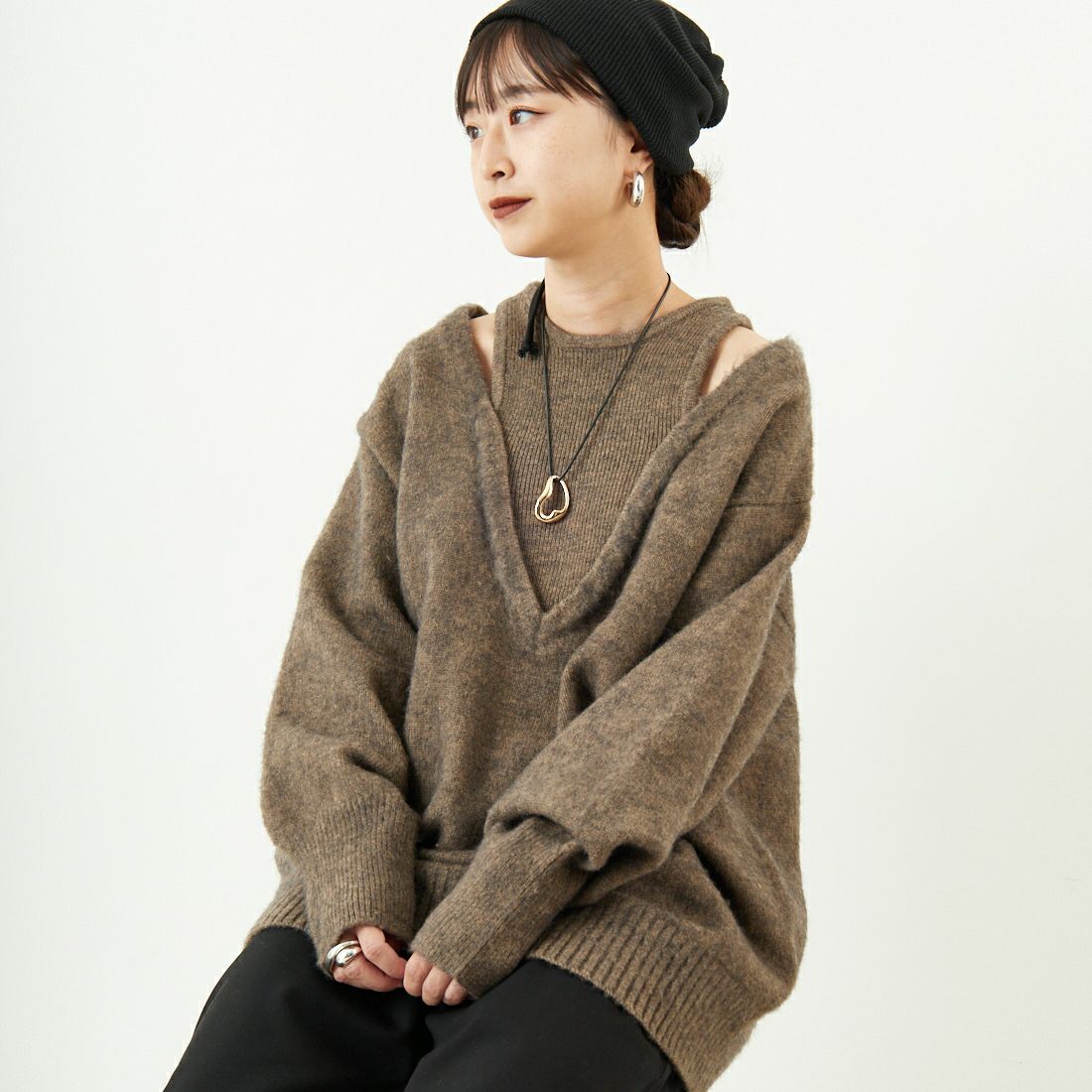 nenom [ネノム] レイヤードデザイン Vネックニット [NE25131039] 26 MOCHA &&モデル身長：150cm 着用サイズ：F&&