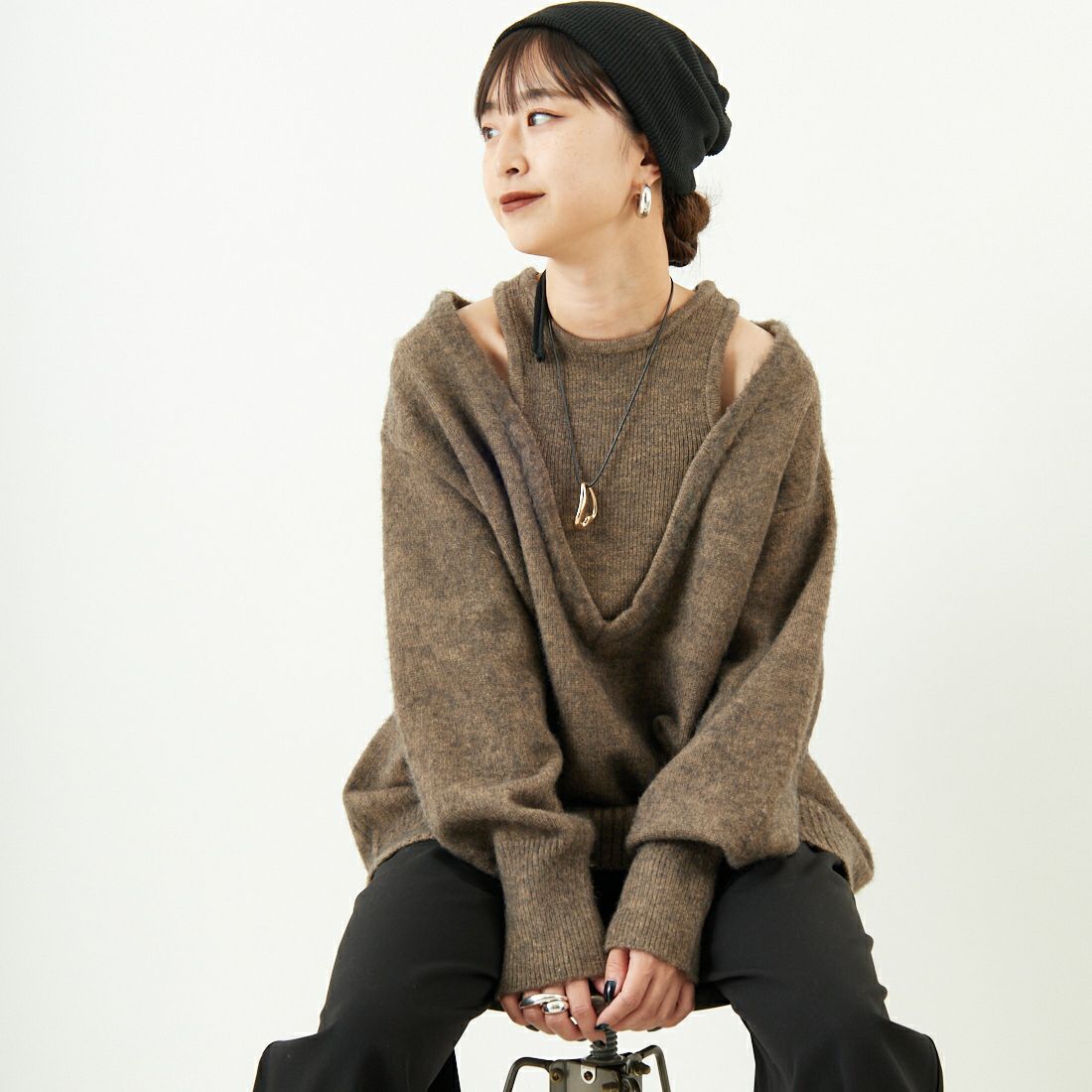 nenom [ネノム] レイヤードデザイン Vネックニット [NE25131039] 26 MOCHA &&モデル身長：150cm 着用サイズ：F&&