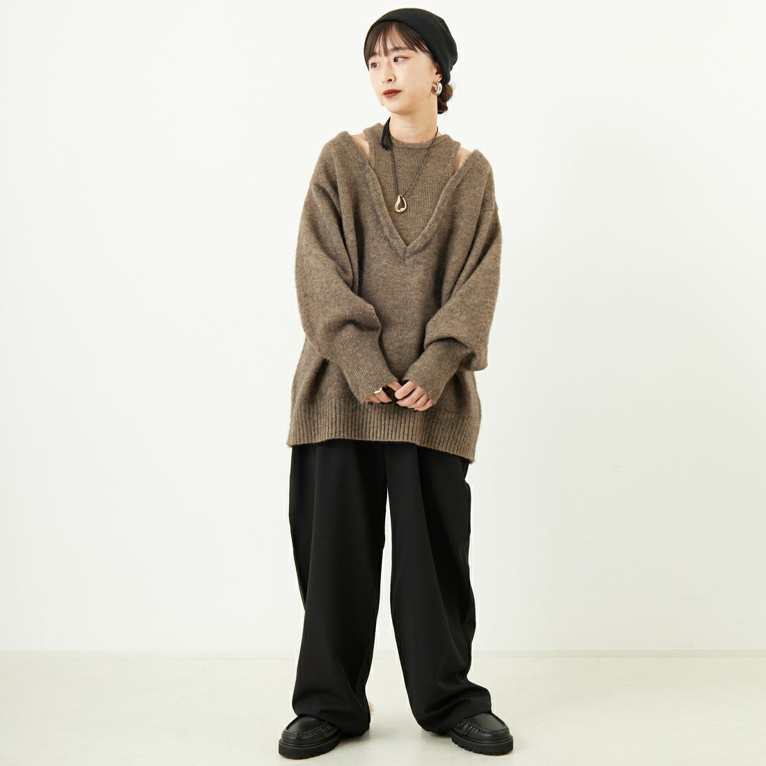 nenom [ネノム] レイヤードデザイン Vネックニット [NE25131039] 26 MOCHA &&モデル身長：150cm 着用サイズ：F&&