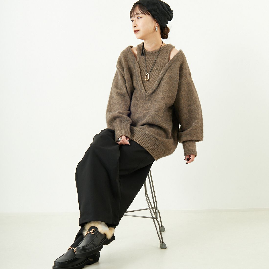 nenom [ネノム] レイヤードデザイン Vネックニット [NE25131039] 26 MOCHA &&モデル身長：150cm 着用サイズ：F&&