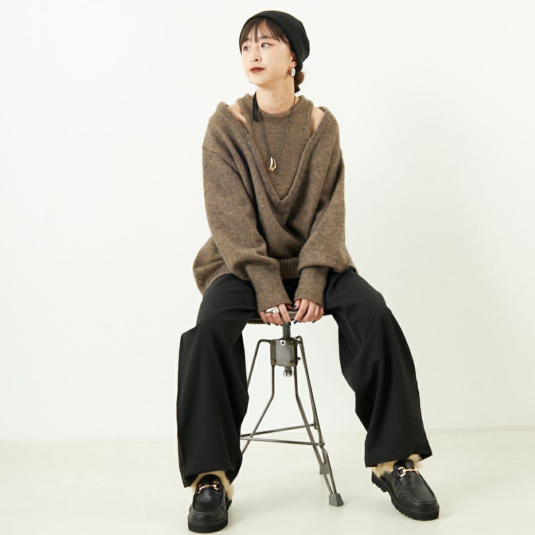 nenom [ネノム] レイヤードデザイン Vネックニット [NE25131039] 26 MOCHA &&モデル身長：150cm 着用サイズ：F&&