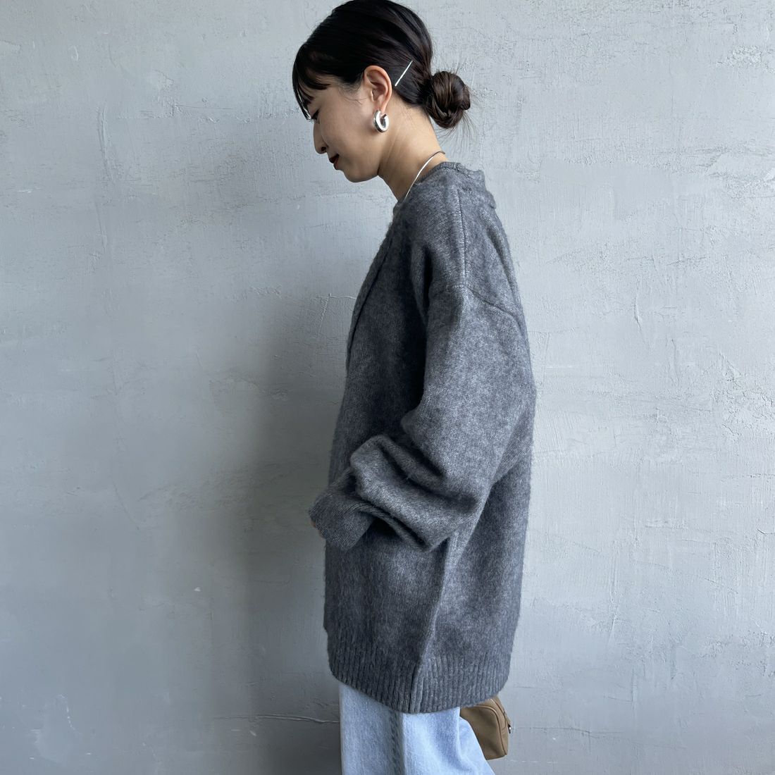 nenom [ネノム] レイヤードデザイン Vネックニット [NE25131039] 26 MOCHA &&モデル身長：150cm 着用サイズ：F&&