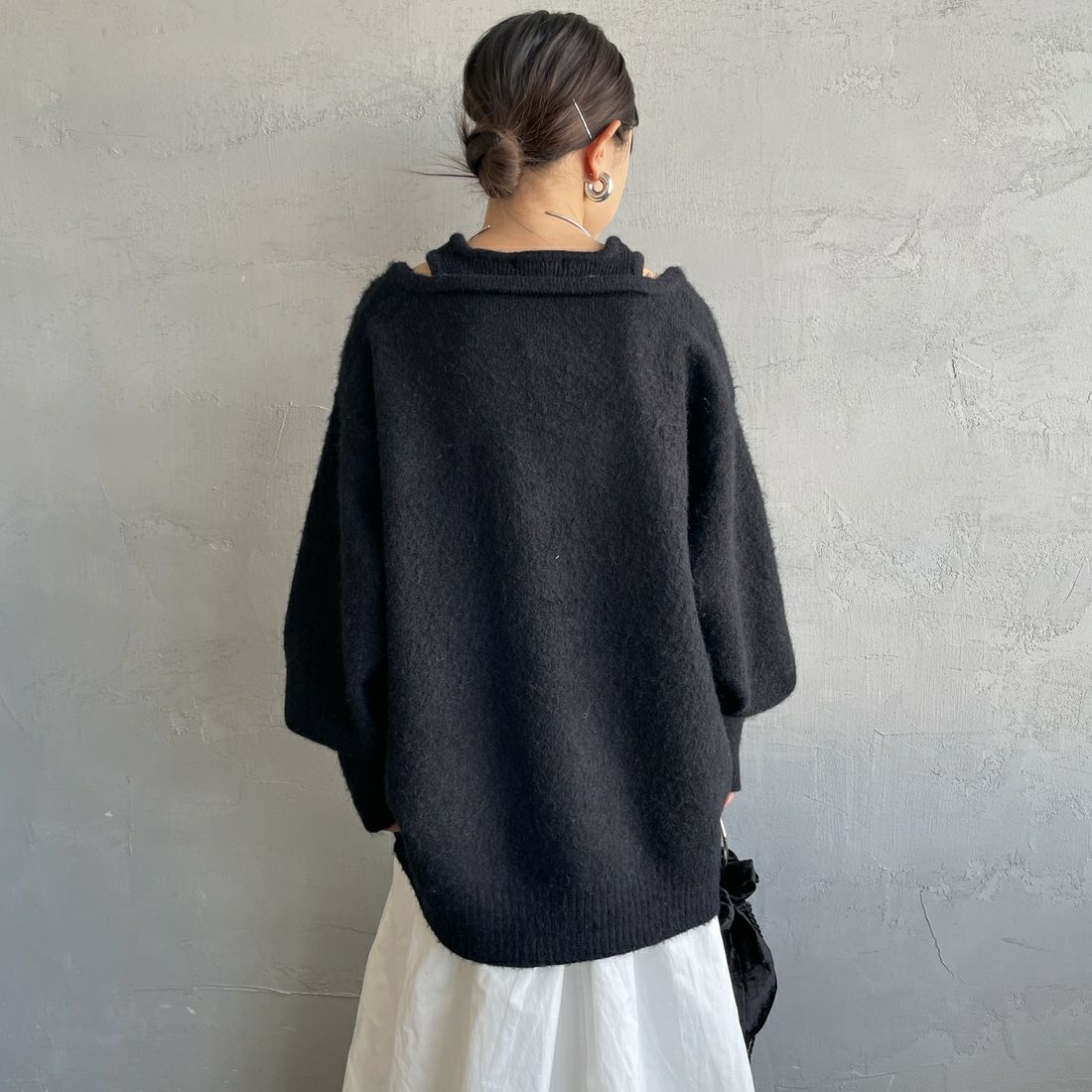 nenom [ネノム] レイヤードデザイン Vネックニット [NE25131039] 22 BEIGE &&モデル身長：150cm 着用サイズ：F&&