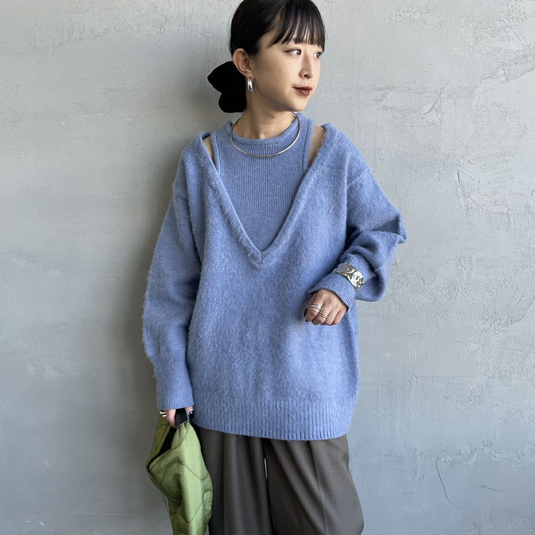 nenom [ネノム] レイヤードデザイン Vネックニット [NE25131039] 12 BLUE &&モデル身長：150cm 着用サイズ：F&&