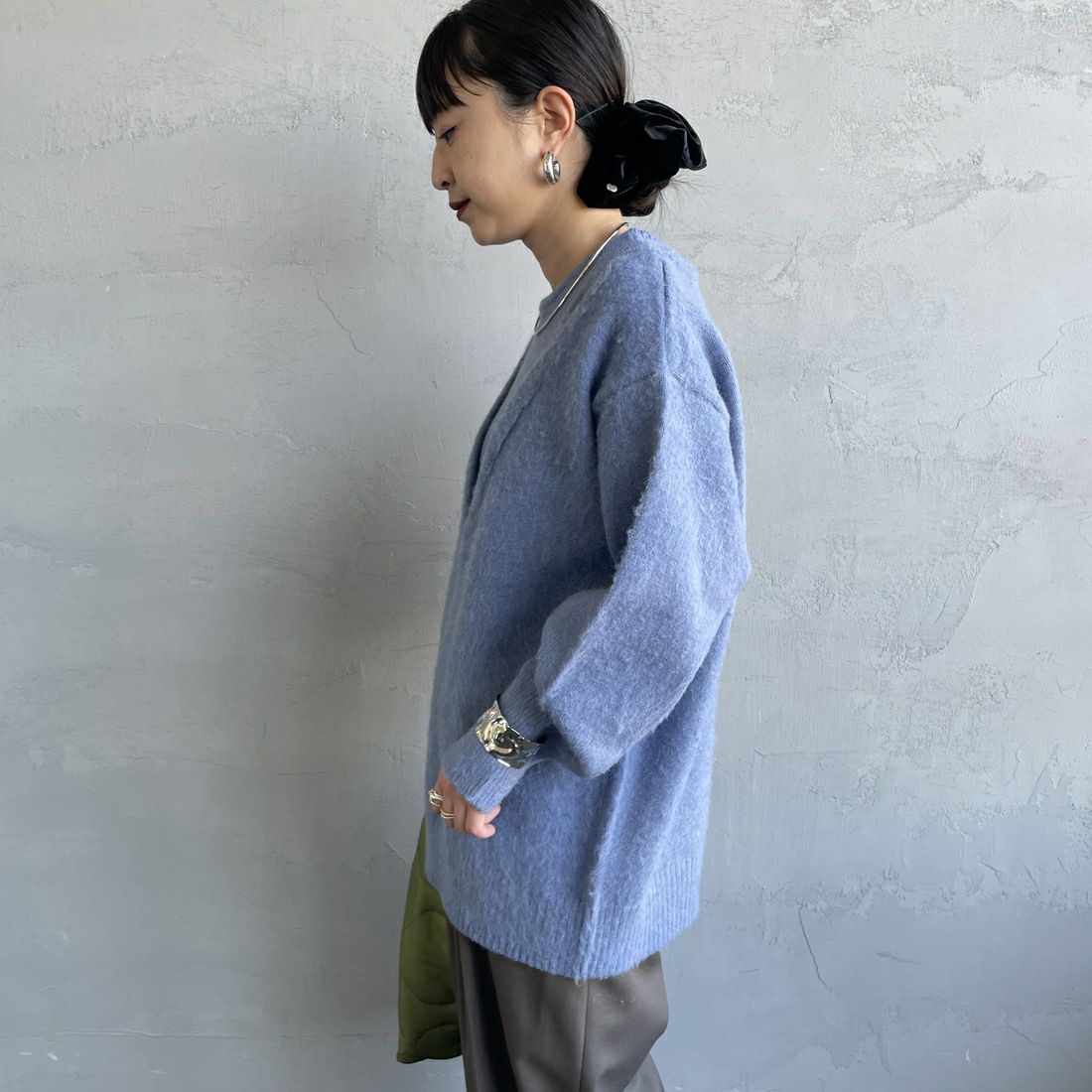 nenom [ネノム] レイヤードデザイン Vネックニット [NE25131039] 12 BLUE &&モデル身長：150cm 着用サイズ：F&&