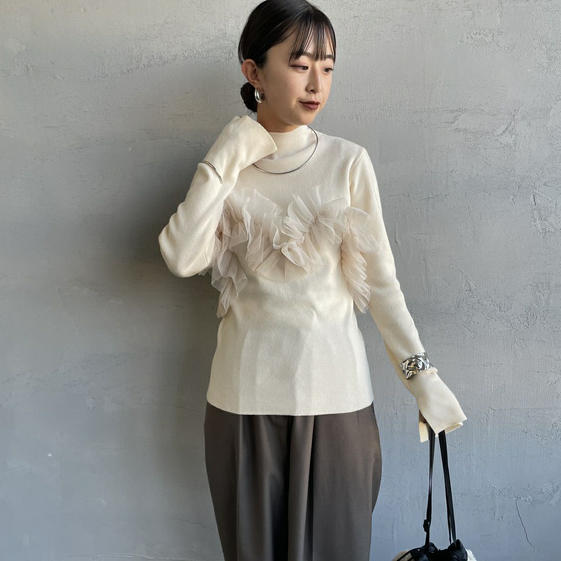 nenom [ネノム] マルチWAY チュールドッキングニットプルオーバー [NE25131042] 02 OFF &&モデル身長：150cm 着用サイズ：F&&