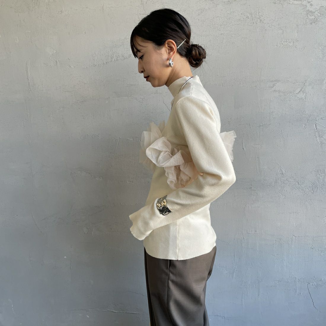 nenom [ネノム] マルチWAY チュールドッキングニットプルオーバー [NE25131042] 02 OFF &&モデル身長：150cm 着用サイズ：F&&