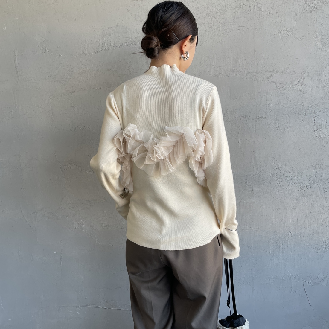 nenom [ネノム] マルチWAY チュールドッキングニットプルオーバー [NE25131042] 02 OFF &&モデル身長：150cm 着用サイズ：F&&