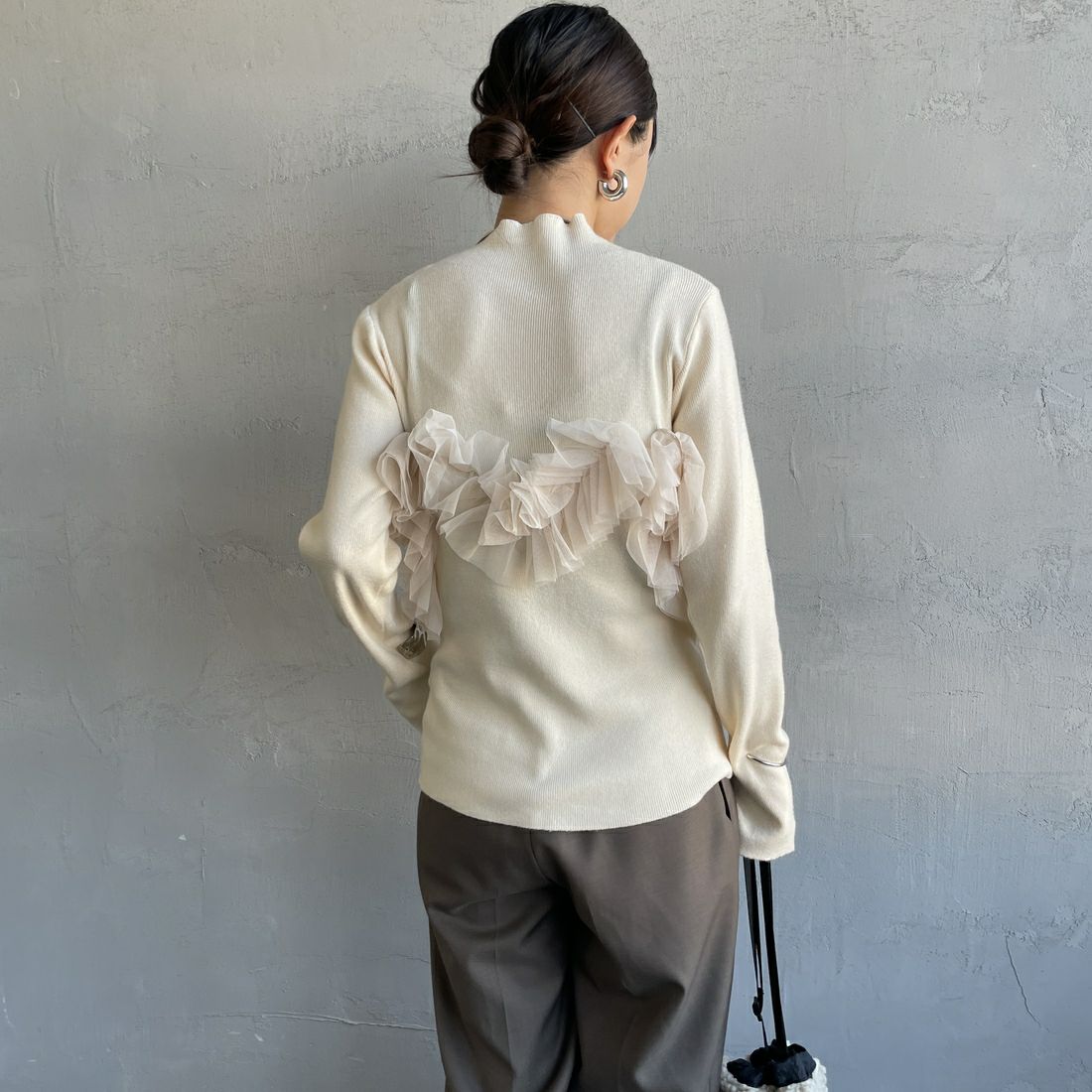 nenom [ネノム] マルチWAY チュールドッキングニットプルオーバー [NE25131042] 02 OFF &&モデル身長：150cm 着用サイズ：F&&