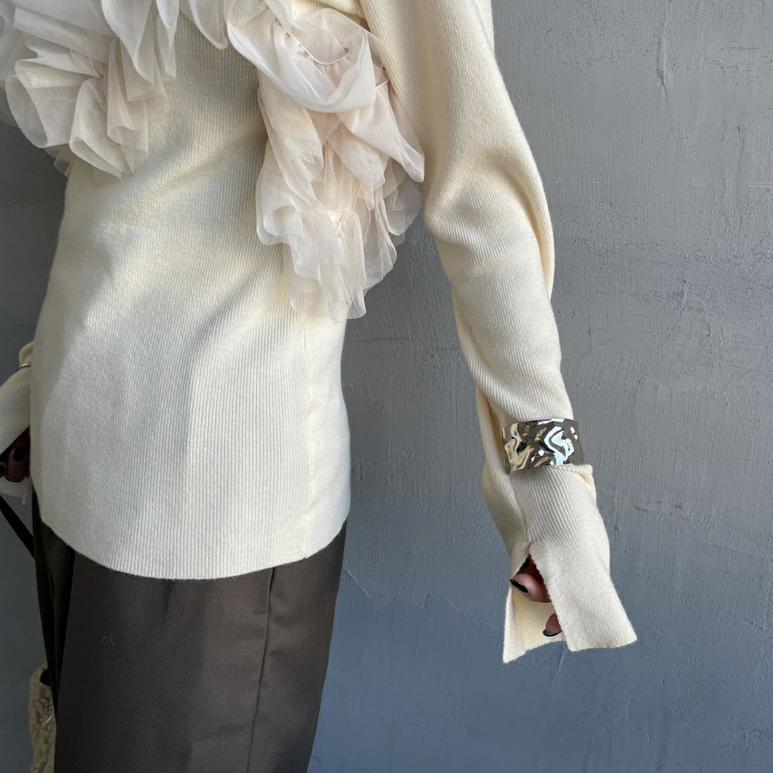 nenom [ネノム] マルチWAY チュールドッキングニットプルオーバー [NE25131042] 02 OFF &&モデル身長：150cm 着用サイズ：F&&