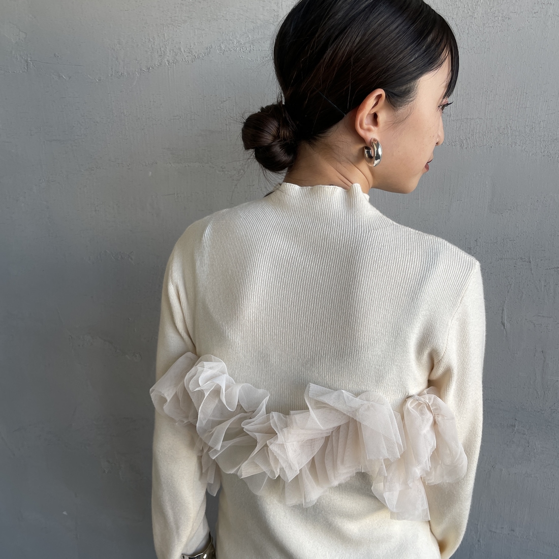 nenom [ネノム] マルチWAY チュールドッキングニットプルオーバー [NE25131042] 02 OFF &&モデル身長：150cm 着用サイズ：F&&