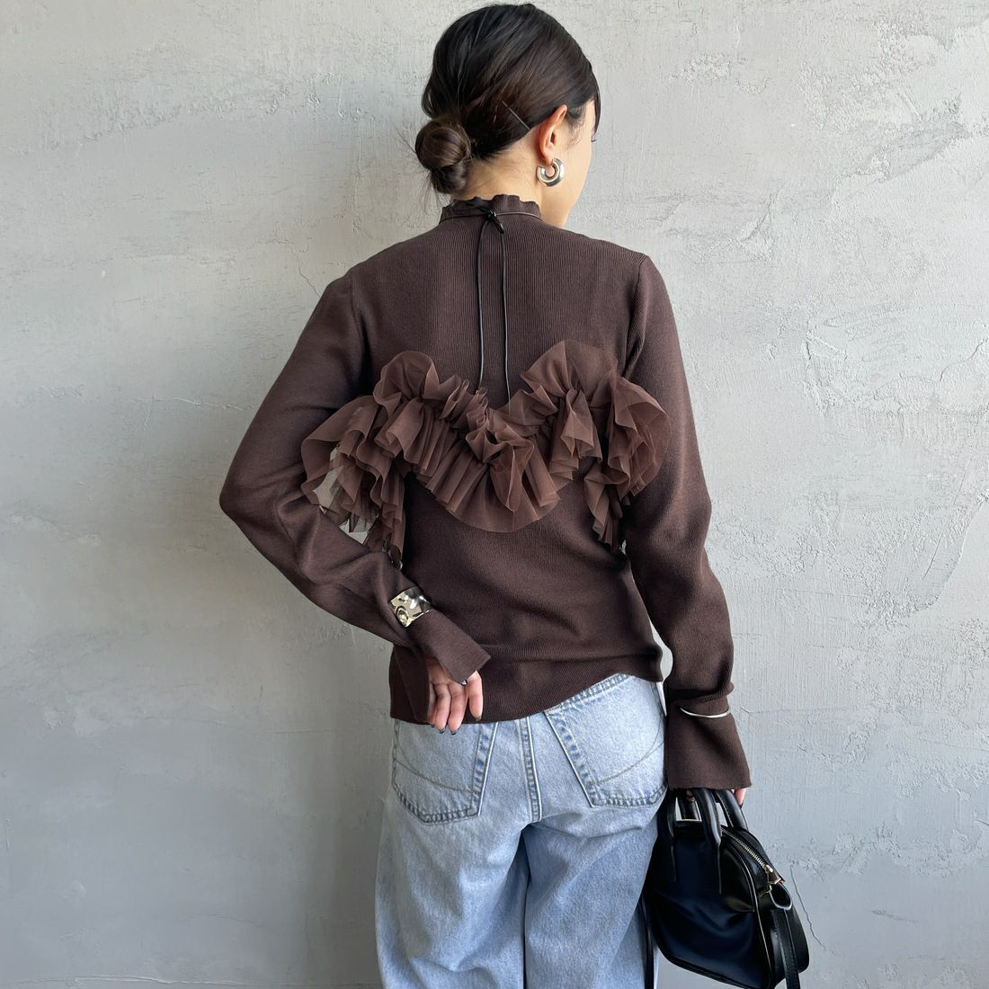 nenom [ネノム] マルチWAY チュールドッキングニットプルオーバー [NE25131042] 28 BROWN &&モデル身長：150cm 着用サイズ：F&&