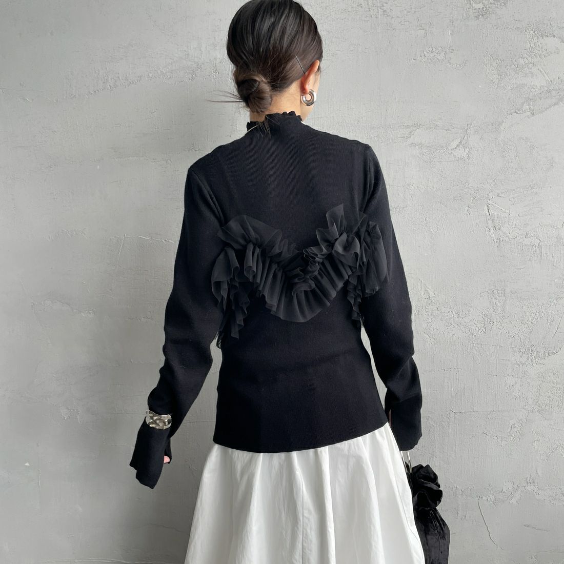 nenom [ネノム] マルチWAY チュールドッキングニットプルオーバー [NE25131042] 09 BLACK &&モデル身長：150cm 着用サイズ：F&&