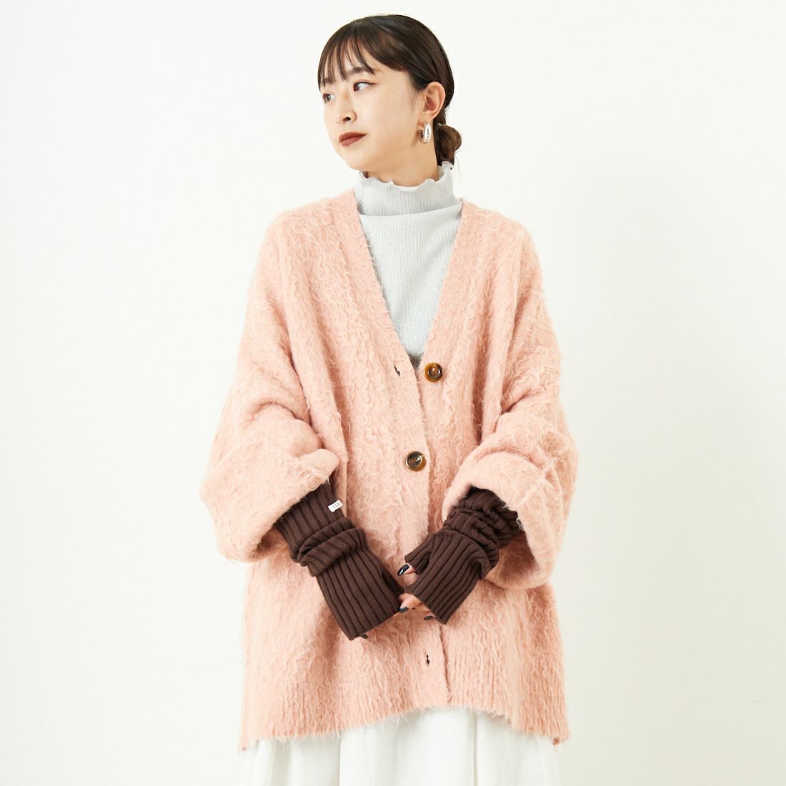 nenom [ネノム] シャギーニット Vネックカーディガン [NE25131037] 41 PINK &&モデル身長：149cm 着用サイズ：F&&