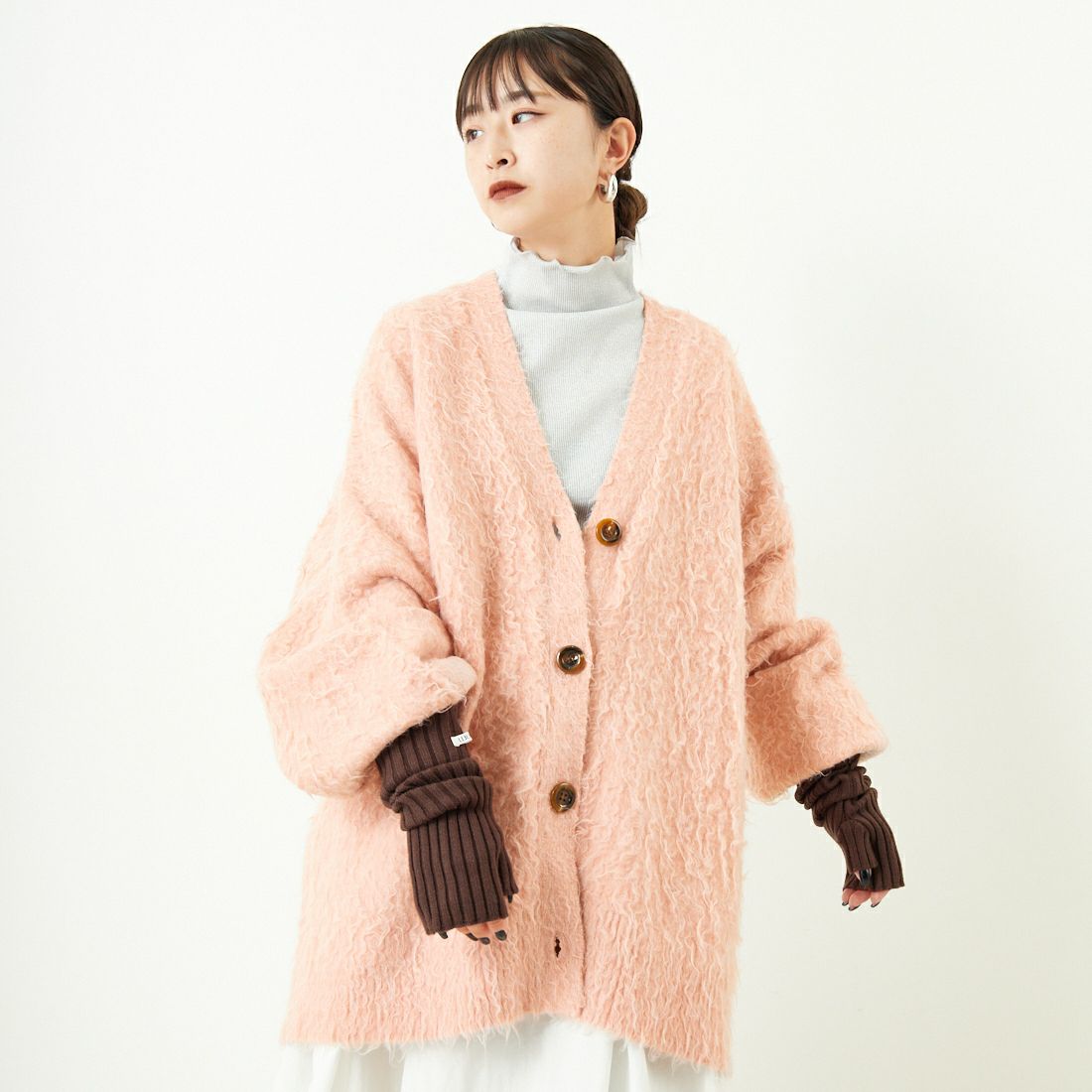 nenom [ネノム] シャギーニット Vネックカーディガン [NE25131037] 41 PINK &&モデル身長：149cm 着用サイズ：F&&