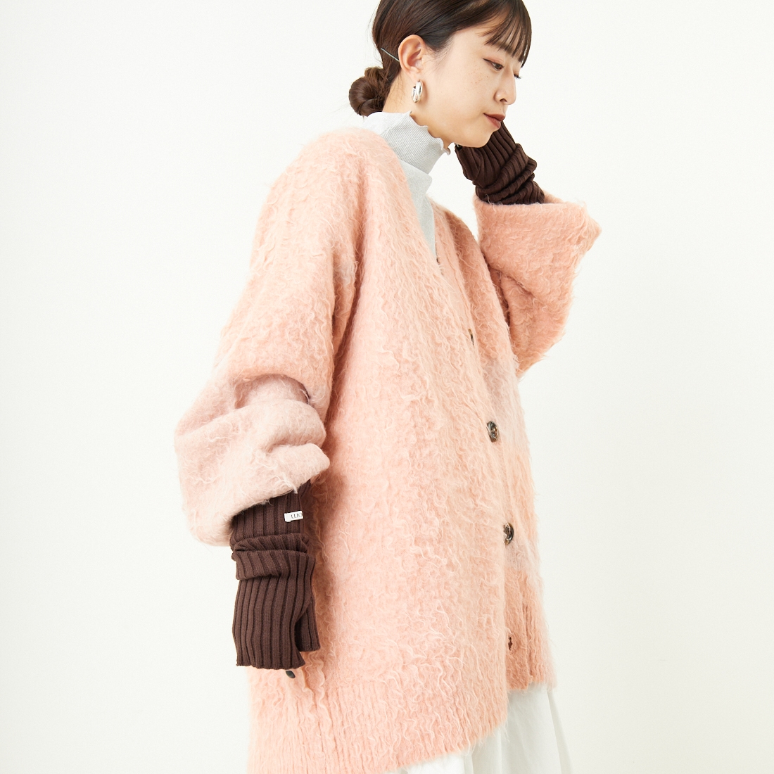 nenom [ネノム] シャギーニット Vネックカーディガン [NE25131037] 41 PINK &&モデル身長：150cm 着用サイズ：F&&