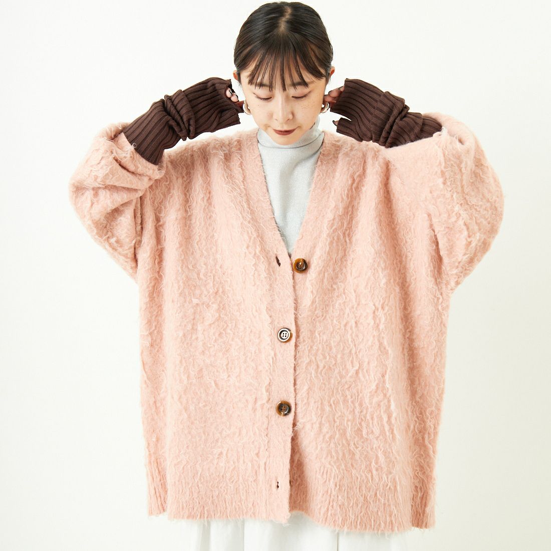 nenom [ネノム] シャギーニット Vネックカーディガン [NE25131037] 41 PINK &&モデル身長：149cm 着用サイズ：F&&