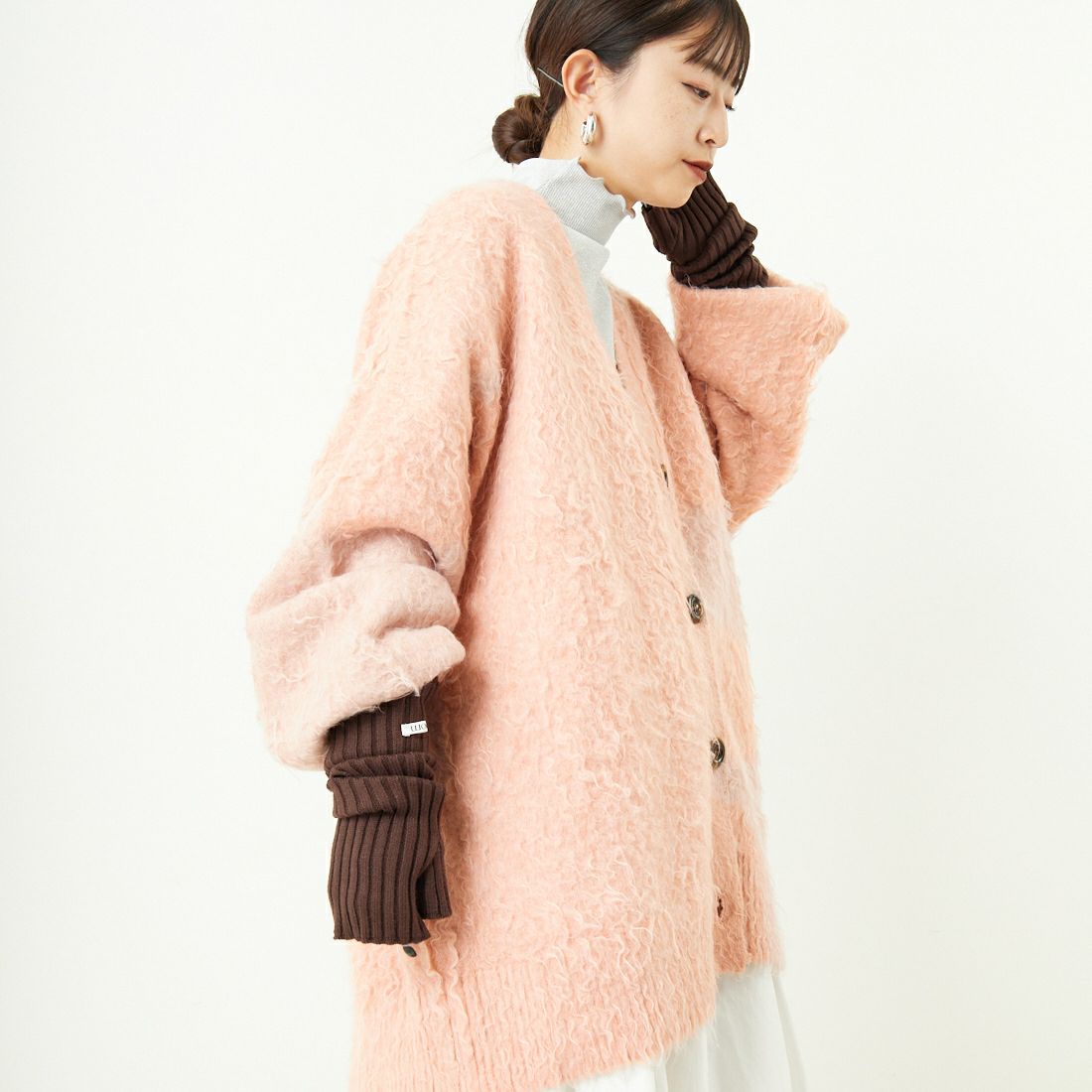 nenom [ネノム] シャギーニット Vネックカーディガン [NE25131037] 41 PINK &&モデル身長：149cm 着用サイズ：F&&