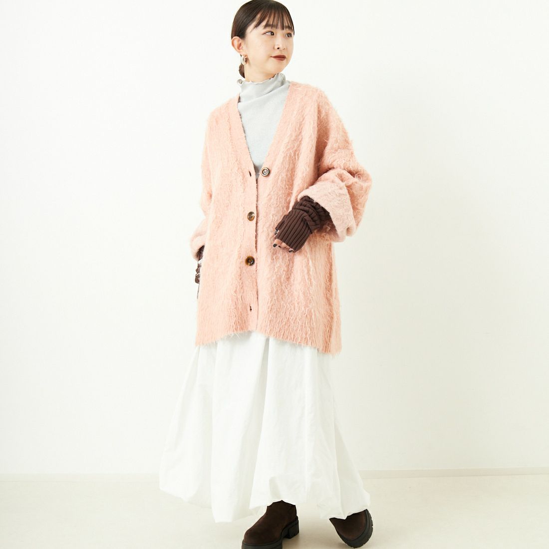 nenom [ネノム] シャギーニット Vネックカーディガン [NE25131037] 41 PINK &&モデル身長：150cm 着用サイズ：F&&