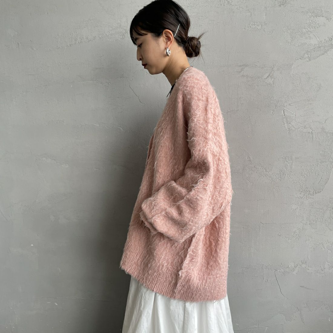 nenom [ネノム] シャギーニット Vネックカーディガン [NE25131037] 41 PINK &&モデル身長：150cm 着用サイズ：F&&