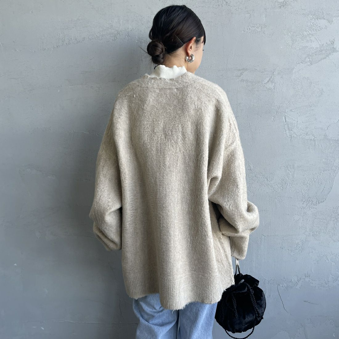 nenom [ネノム] シャギーニット Vネックカーディガン [NE25131037] 22 BEIGE &&モデル身長：150cm 着用サイズ：F&&