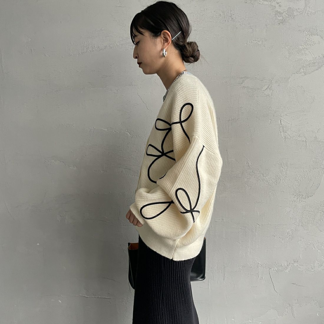 nenom [ネノム] コード刺繍 Vネックニットカーディガン [NE25131038] 02 OFF &&モデル身長：150cm 着用サイズ：F&&