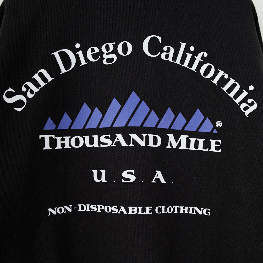 THOUSAND MILE [サウザンド マイル] 別注 バックプリント クルーネックスウェット [TM252UK50520-JF] 09 BLACK