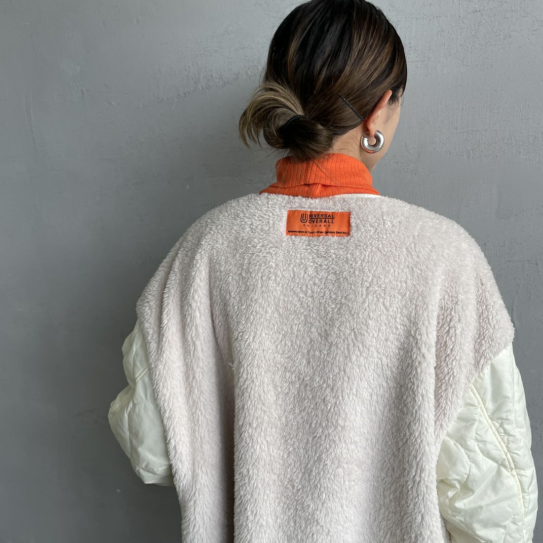 UNIVERSAL OVERALL [ユニバーサルオーバーオール] 別注 ボア切替 キルティングジャケット [U2532451IN-JF] IVORY &&モデル身長：150cm 着用サイズ：F&&
