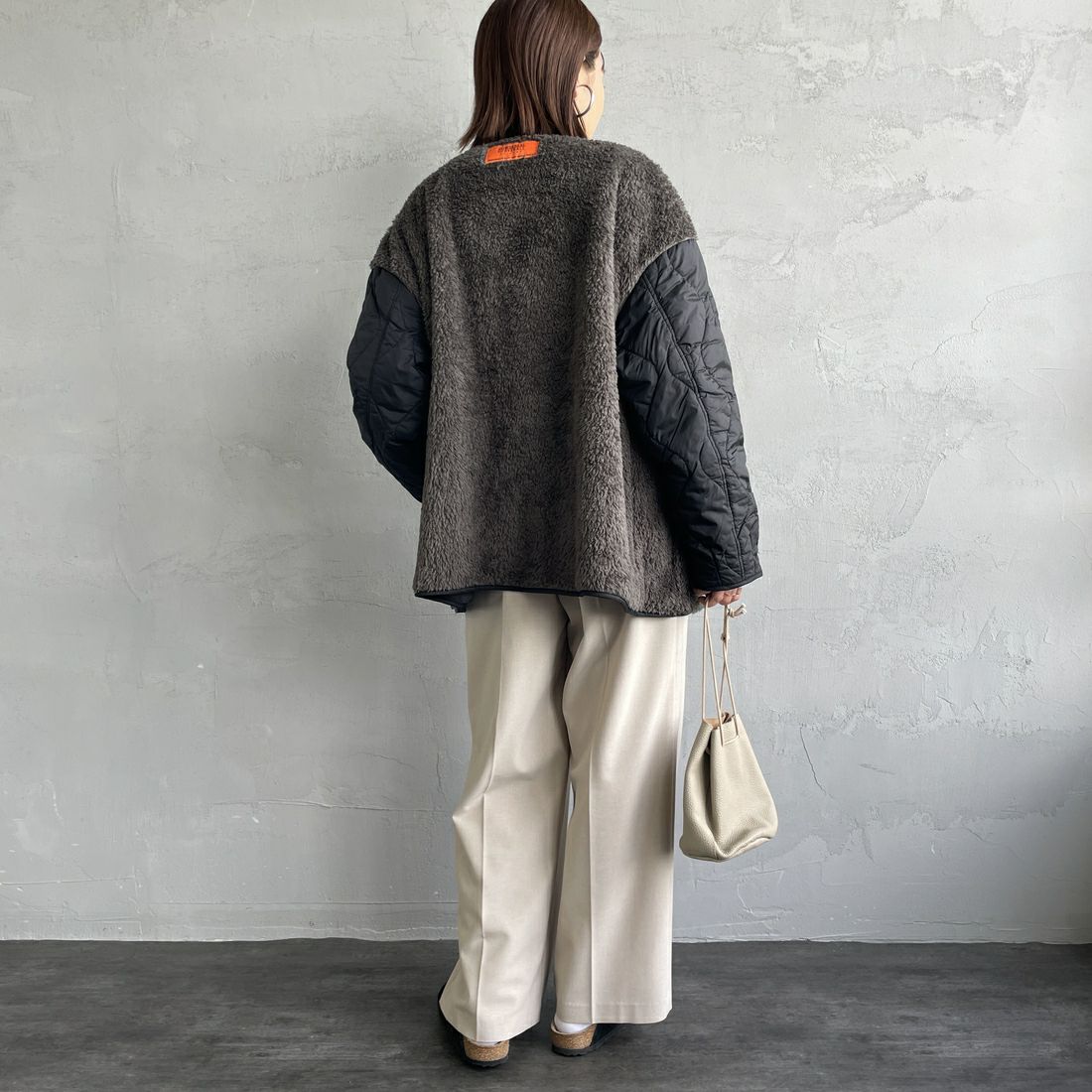 UNIVERSAL OVERALL [ユニバーサルオーバーオール] 別注 ボア切替 キルティングジャケット [U2532451IN-JF] BLACK &&モデル身長：159cm 着用サイズ：F&&