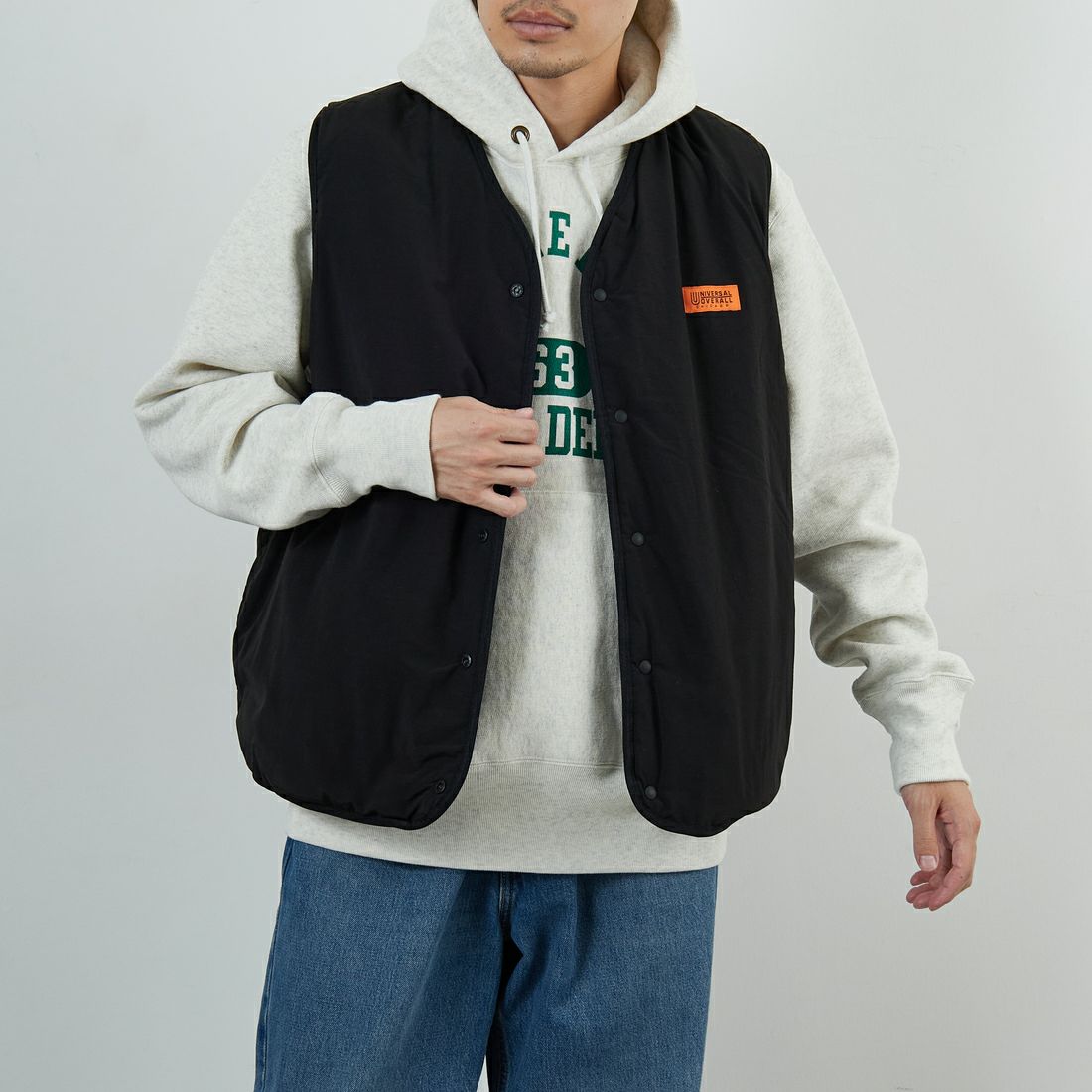 UNIVERSAL OVERALL [ユニバーサルオーバーオール] 別注 リバーシブルボアベスト [U2531401IN-JF] BLACK &&モデル身長：168cm 着用サイズ：M&&