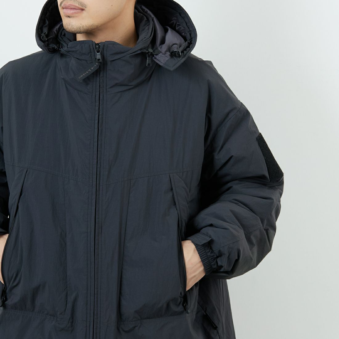 WILD THINGS [ワイルドシングス] ショートモンスターパーカー [WT25102SK] BLACK &&モデル身長：168cm 着用サイズ：M&&