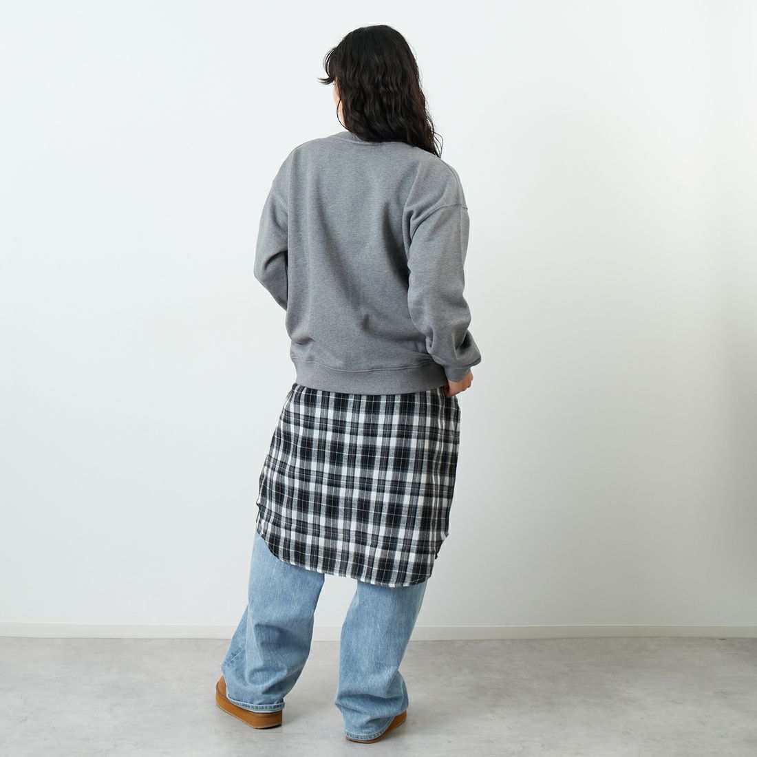 MAISON KITSUNE [メゾン キツネ] ベビーフォックス コンフォートスウェット [PW00307KM0341] H131 M.GRE &&モデル身長：162cm 着用サイズ：M&&