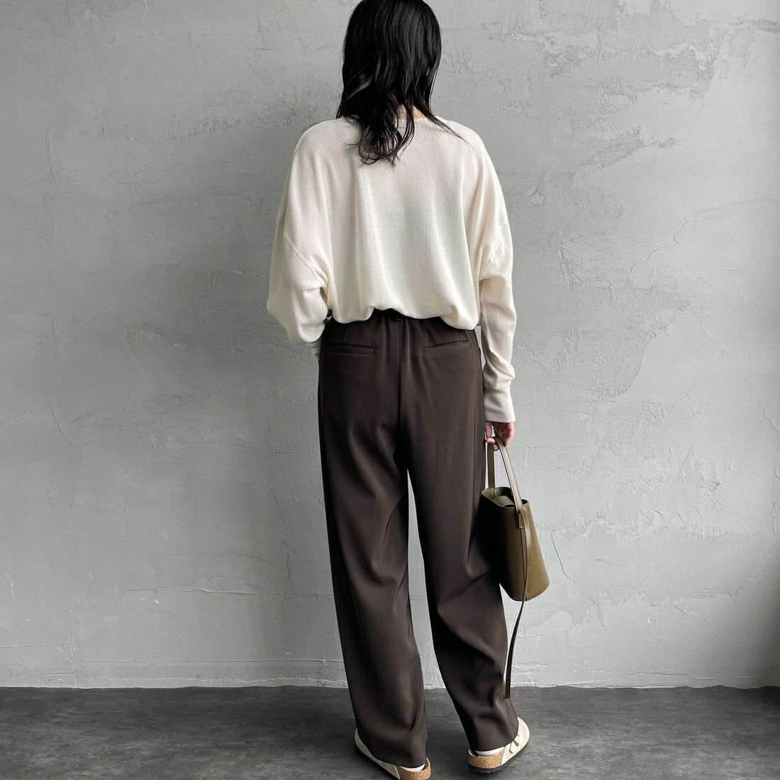 Hanes [ヘインズ] ワッフルヘンリーネックロングスリーブTシャツ [HW4-C104] 020 ｵﾌﾎﾜｲﾄ &&モデル身長：160cm 着用サイズ：F&&