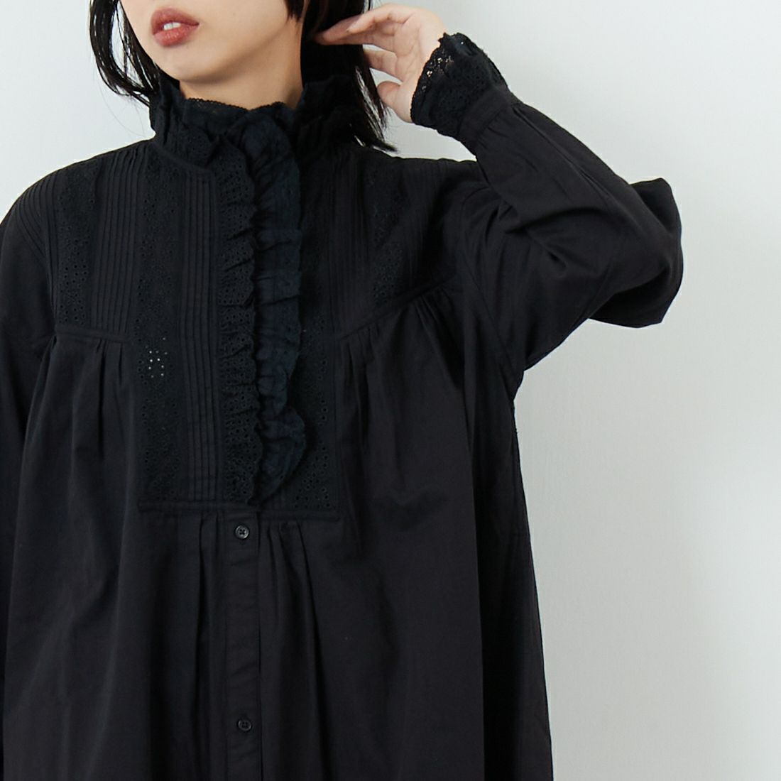 crinkle crinkle crinkle [クリンクル クリンクル クリンクル] リビルドレースシャツドレス [CC-4032] BLACK &&モデル身長：162cm 着用サイズ：F&&