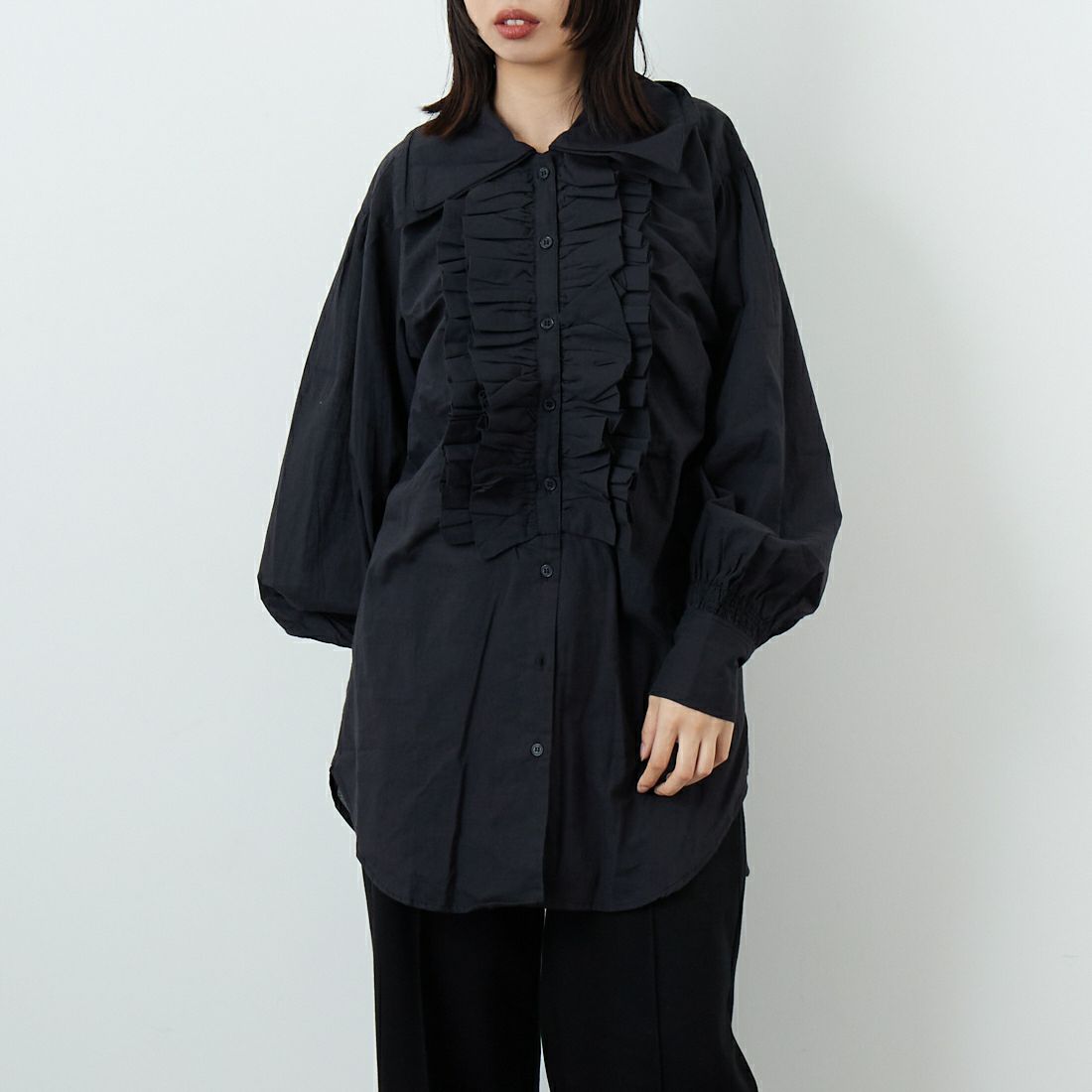 crinkle crinkle crinkle [クリンクル クリンクル クリンクル] ダブルカラーフリルブラウス [CC-4004] BLACK &&モデル身長：162cm 着用サイズ：F&&