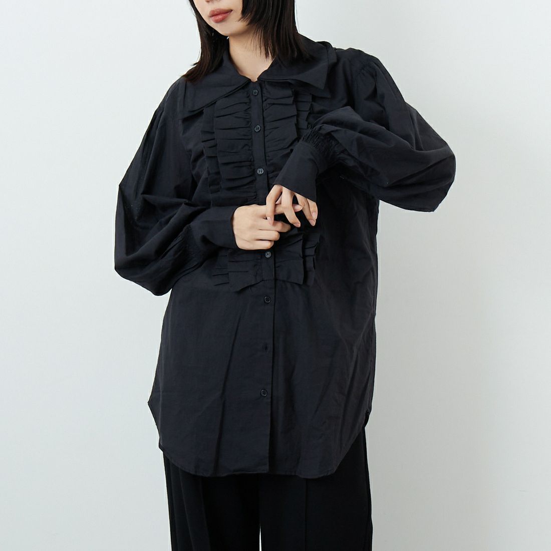 crinkle crinkle crinkle [クリンクル クリンクル クリンクル] ダブルカラーフリルブラウス [CC-4004] BLACK &&モデル身長：162cm 着用サイズ：F&&