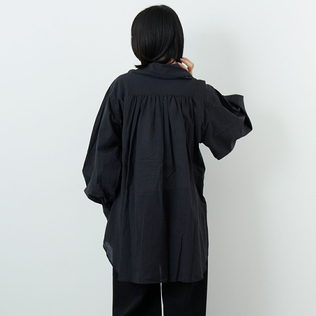 crinkle crinkle crinkle [クリンクル クリンクル クリンクル] ダブルカラーフリルブラウス [CC-4004] BLACK &&モデル身長：162cm 着用サイズ：F&&