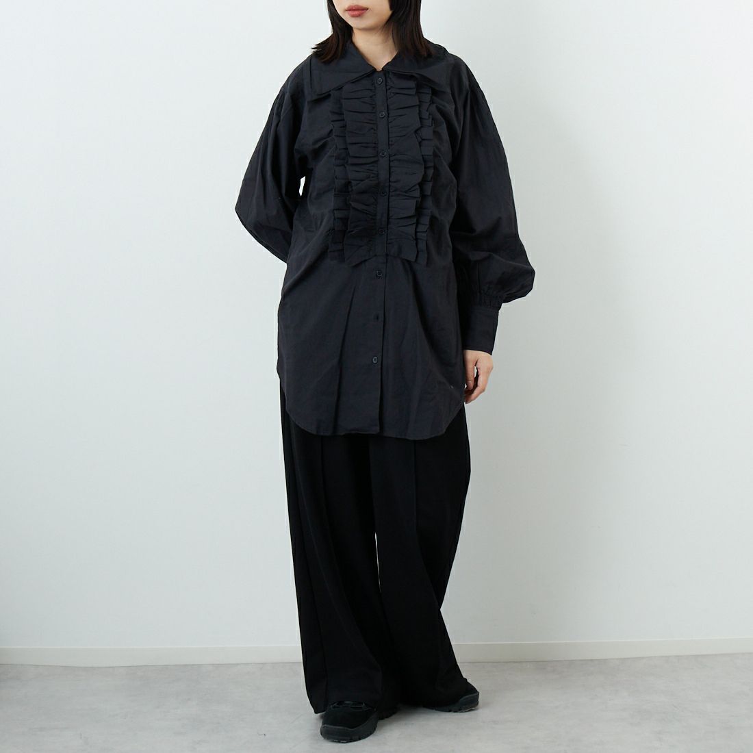 crinkle crinkle crinkle [クリンクル クリンクル クリンクル] ダブルカラーフリルブラウス [CC-4004] BLACK &&モデル身長：162cm 着用サイズ：F&&