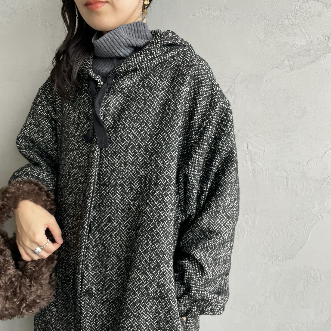 mizuiro ind [ミズイロインド] ウールブレンドフードコート [3-270058] 99 BLACK &&モデル身長：160cm 着用サイズ：F&&