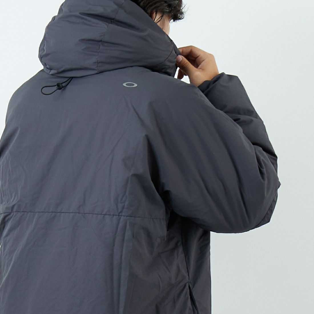 OAKLEY [オークリー] FGL ボムバスティックプルオーバー 5.7 [FOA408216] 01N PHANTO &&モデル身長：179cm 着用サイズ：S&&