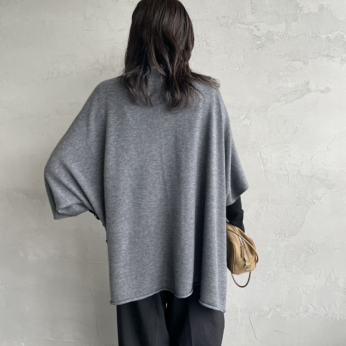 mizuiro ind [ミズイロインド] ポンチョライクプルオーバー [4-220101] 91 GRAY &&モデル身長：160cm 着用サイズ：F&&