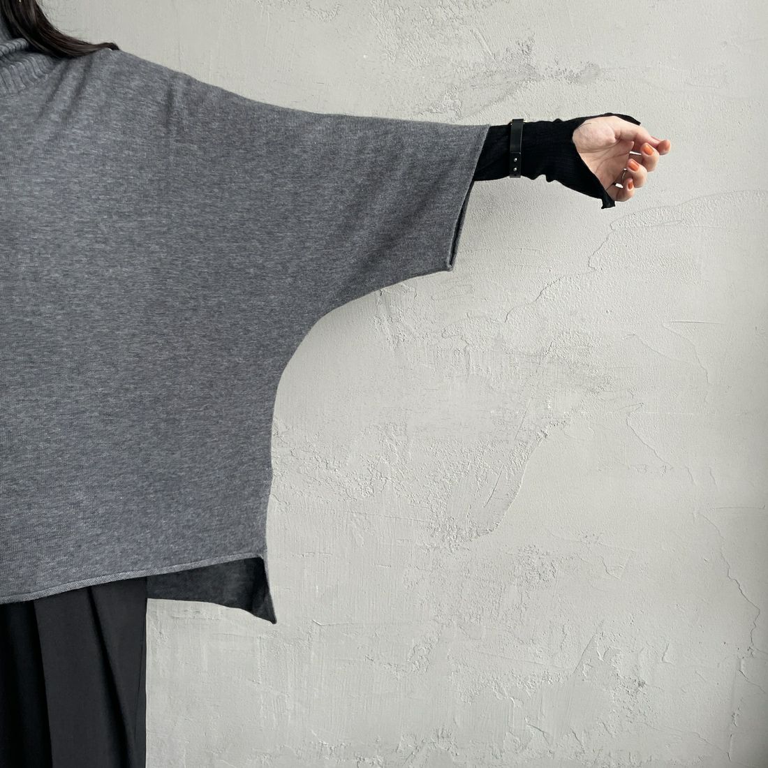 mizuiro ind [ミズイロインド] ポンチョライクプルオーバー [4-220101] 91 GRAY &&モデル身長：160cm 着用サイズ：F&&