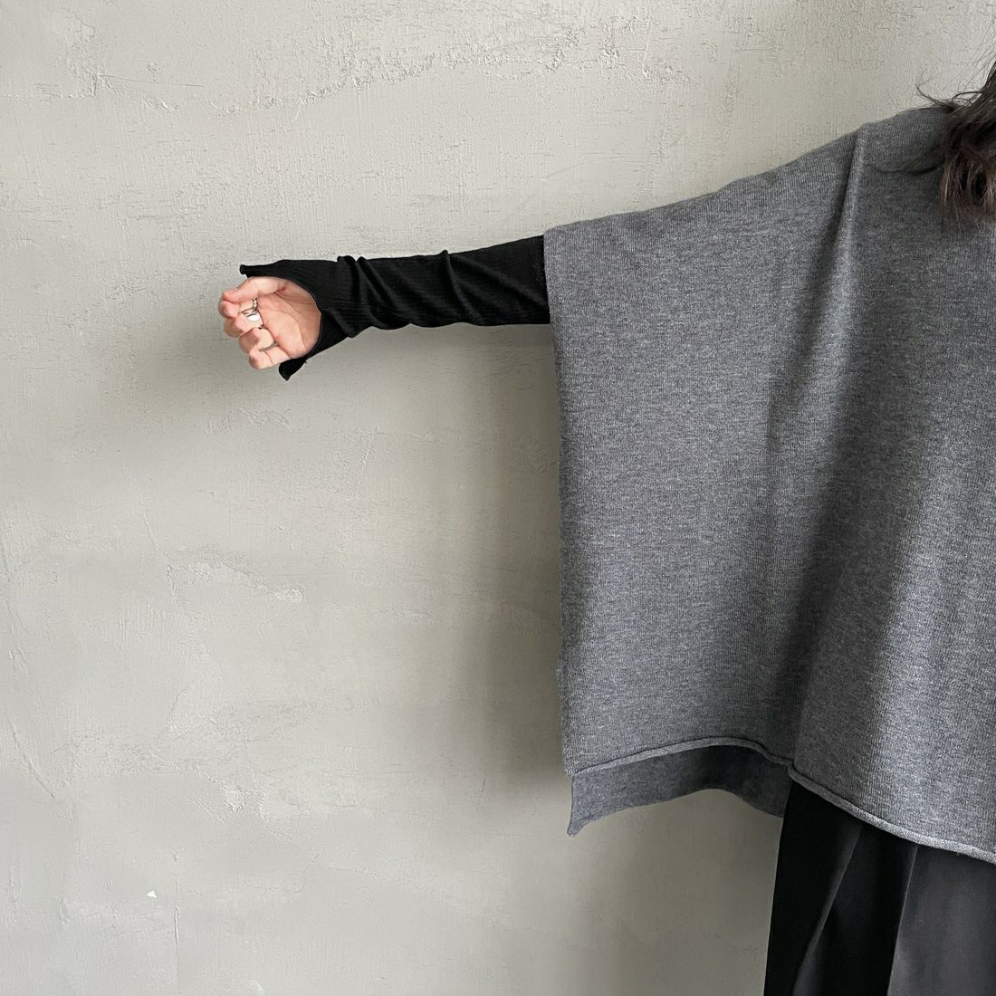 mizuiro ind [ミズイロインド] ポンチョライクプルオーバー [4-220101] 91 GRAY &&モデル身長：160cm 着用サイズ：F&&