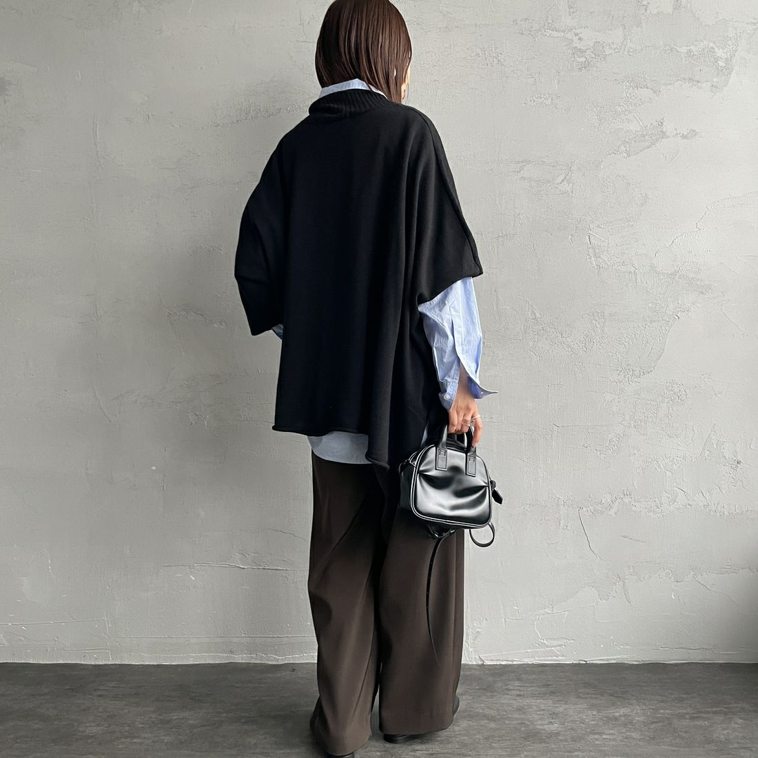 mizuiro ind [ミズイロインド] ポンチョライクプルオーバー [4-220101] 99 BLACK &&モデル身長：159cm 着用サイズ：F&&