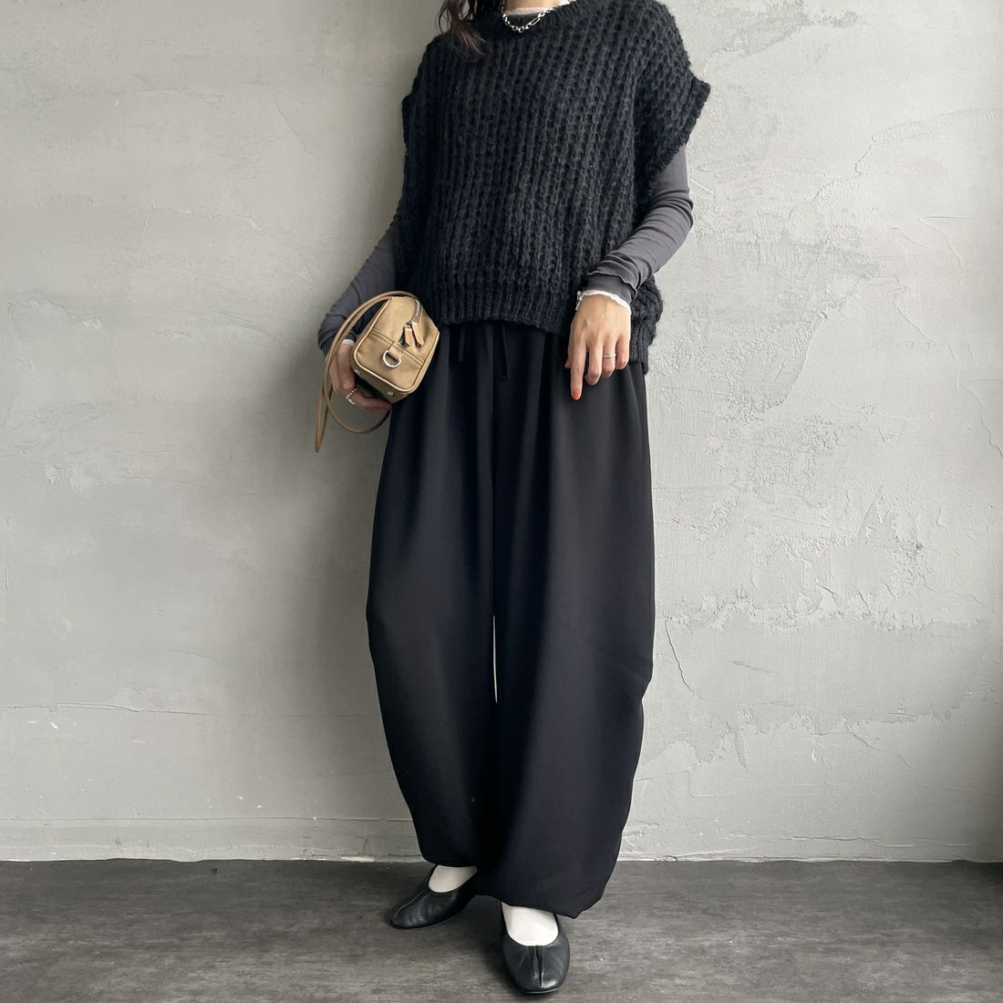 mizuiro ind [ミズイロインド] ドローストリングヘムパンツ [4-260062] 99 BLACK &&モデル身長：160cm 着用サイズ：F&&